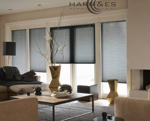 Harm & Es woningstoffering Heerhugowaard - Woningstoffering, Heerhugowaard, Vloeren, Karpetten vloeren, Laminaat vloeren, Marmoleum vloeren, Ondervloer vloeren, PVC vloeren, Tapijt vloeren, Vinyl vloeren, Raambekleding, Duette’s, Duo-rolgordijnen, Houten jaloezieën, Jaloezieën, Lamellen, Paneelgordijn, Plissé, Rolgordijnen, Vouwgordijnen, Vitrage’s, Inbetweens, Gordijnen, Vouwgordijnen, Trapbekleding, Insectenwering, Hordeuren, Inklemhorren, Raamhorren, Trapbekleding, Trap PVC, Open trap, Dichte trap,